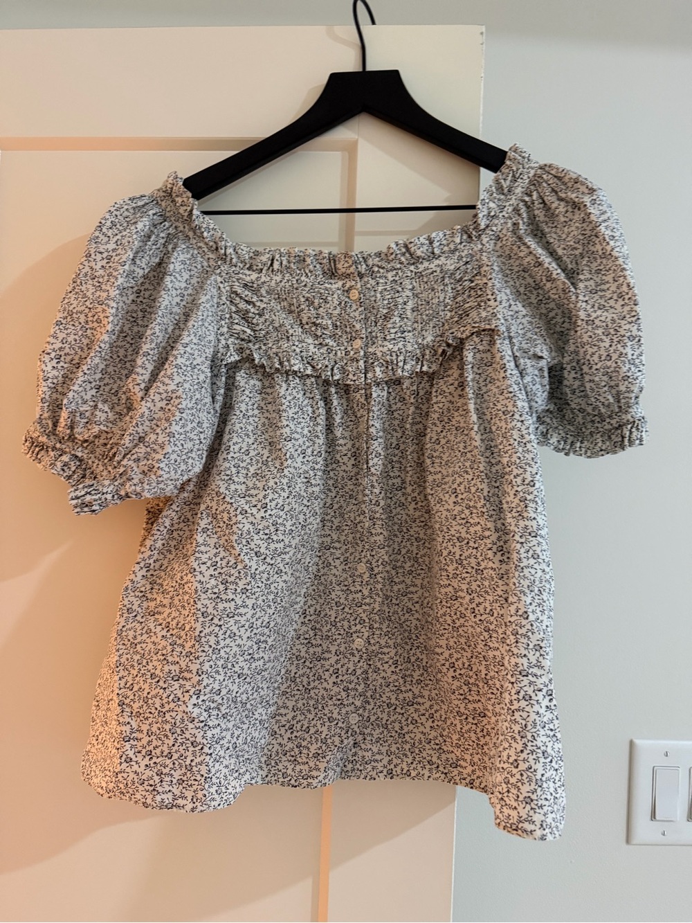 Doen Smocked Off-Shoulder Puff Sleeve Blouse - White with Navy Floral